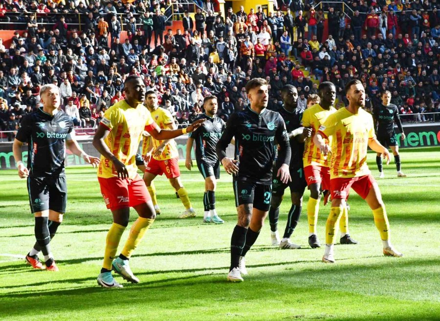 Trendyol Süper Lig: Kayserispor: 0 - Adana Demirspor: 1 (ilk Yarı)