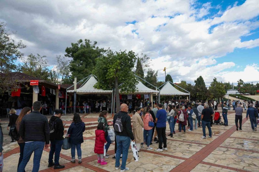 13. Antalya Kitap Fuarı’na Yoğun İlgi