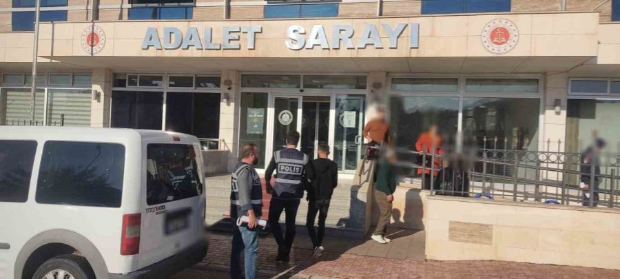 Antalya’da Aranan 96 Şüpheli Yakalandı