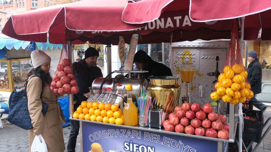 Soğuyan Havalar Sıkma Meyve Sularına Talebi Arttırdı