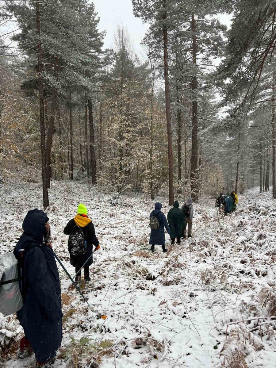 Kar Yağışı Eşliğinde 13 Kilometre Yürüyüş