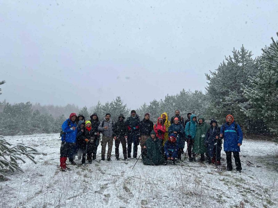 Kar Yağışı Eşliğinde 13 Kilometre Yürüyüş