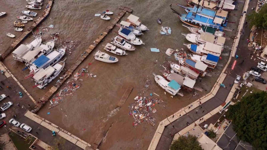 Antalya’da 1’i Tur, 3 Teknenin Battığı Liman Havadan Görüntülendi