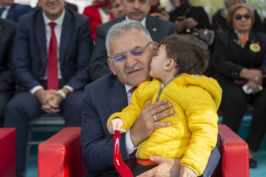 Başkan Büyükkılıç: “insanları Kucaklayan, Bağrına Basan, Bir Yaklaşım İçerisindeyiz”