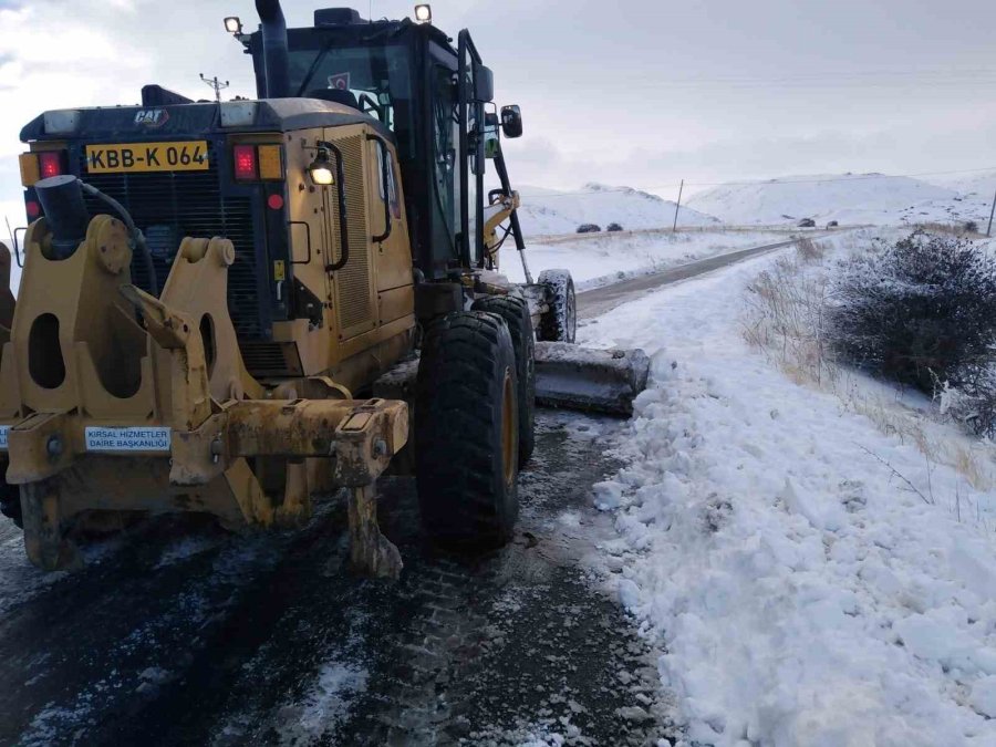 Büyükşehir, Kardan Kapanan 256 Kilometrelik Yolu Ulaşıma Açtı