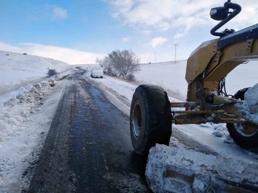 Büyükşehir, Kardan Kapanan 256 Kilometrelik Yolu Ulaşıma Açtı