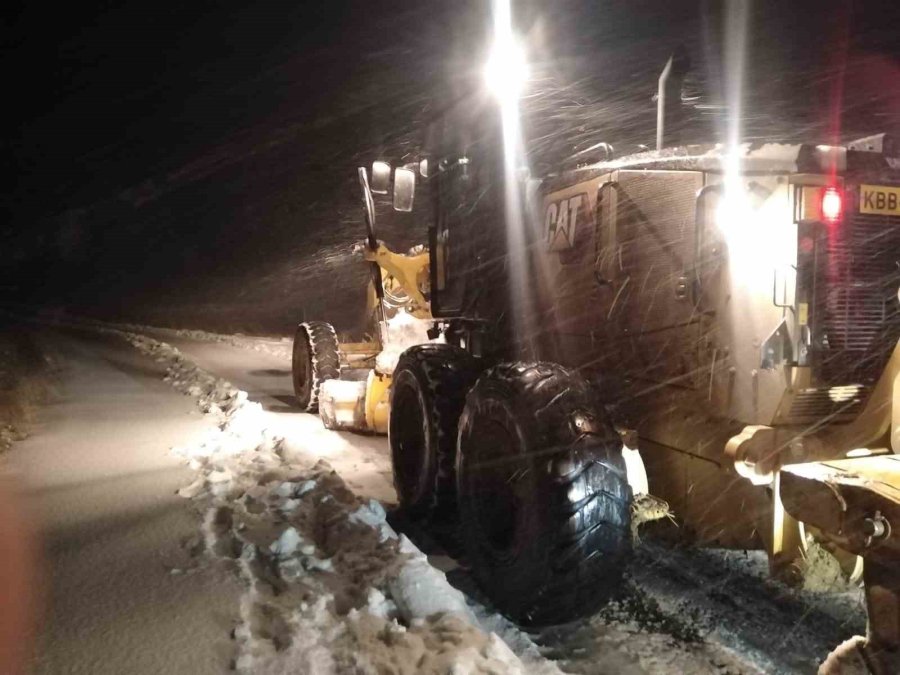 Büyükşehir, Kardan Kapanan 256 Kilometrelik Yolu Ulaşıma Açtı