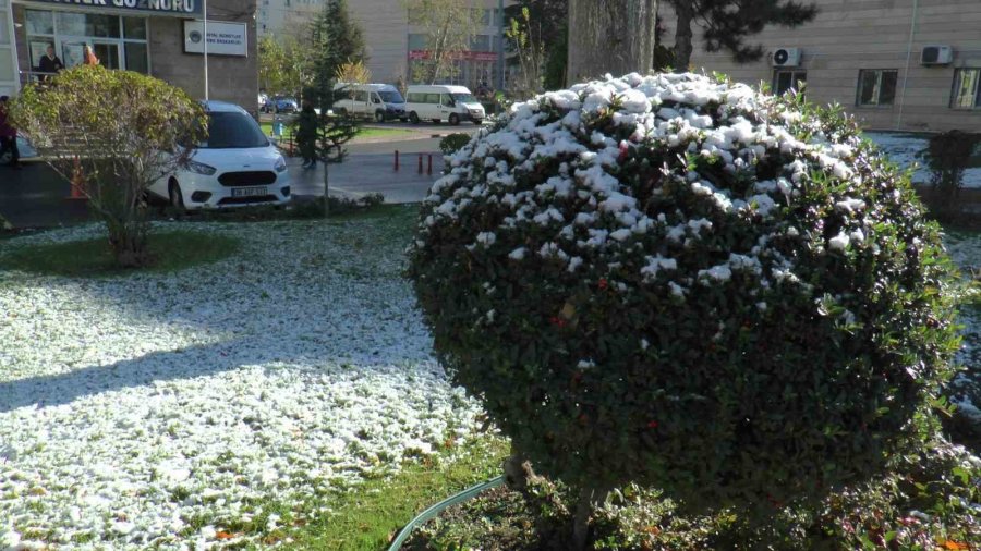 Kayseri’ye Mevsimin İlk Karı Yağdı