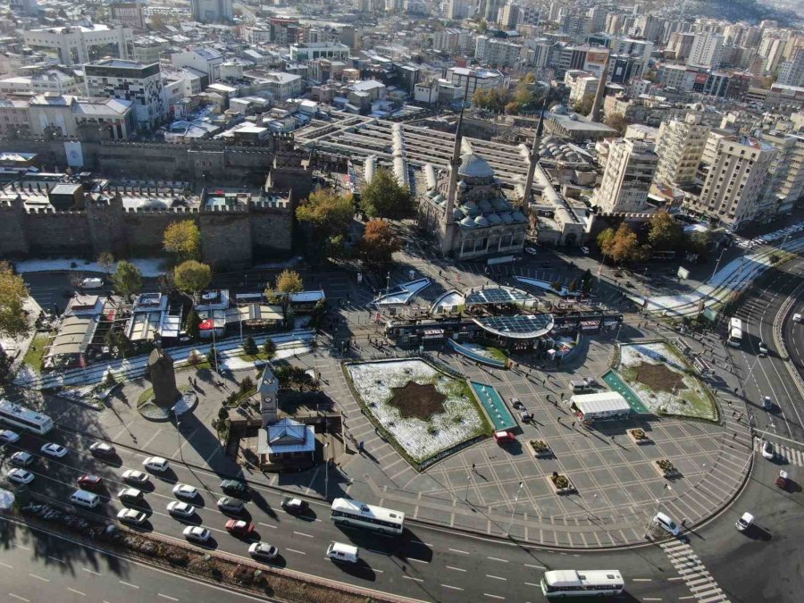 Kayseri’ye Mevsimin İlk Karı Yağdı