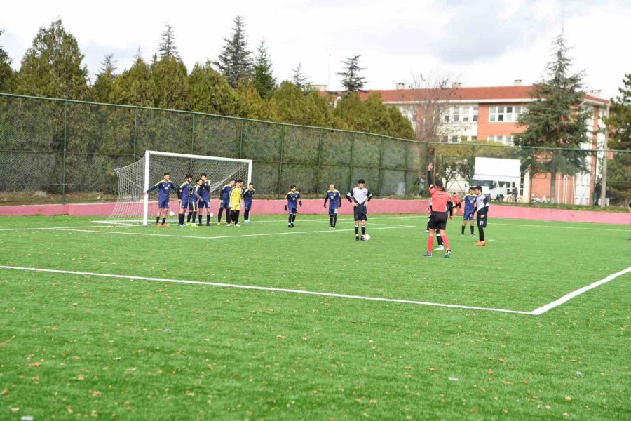 Öğrenci Futbol Turnuvası Başladı