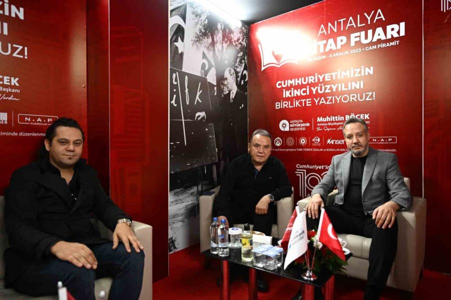 13. Antalya Kitap Fuarı’na Öğrencilerden Yoğun İlgi