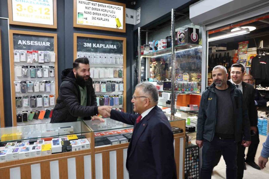 Başkan Büyükkılıç, Yeraltı Çarşısı’nda Esnaf Ve Vatandaşlarla Buluştu