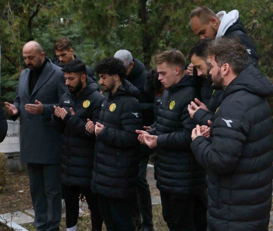 Eskişehirspor’dan, Milli Kaleci Sinan Alağaç’ın Kabrini Ziyaret