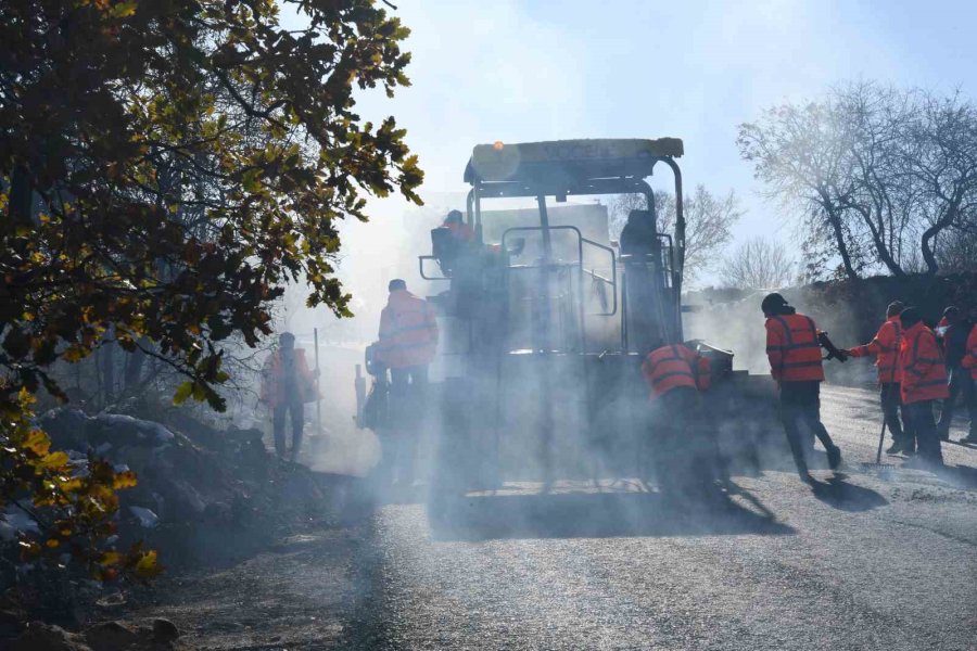 Büyükşehir’den Hacılar’da 4 Caddeyi Sıcak Asfaltla Buluşturan 10 Milyon Tl’lik Çalışma