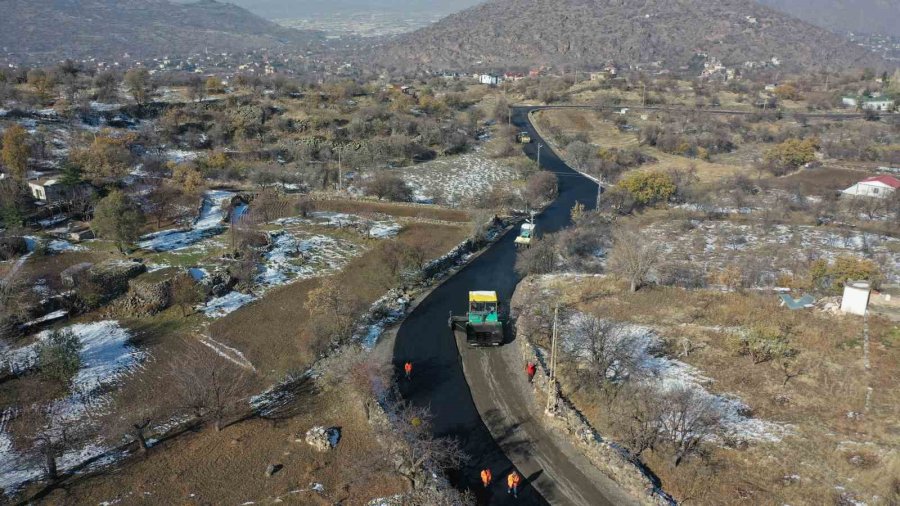 Büyükşehir’den Hacılar’da 4 Caddeyi Sıcak Asfaltla Buluşturan 10 Milyon Tl’lik Çalışma