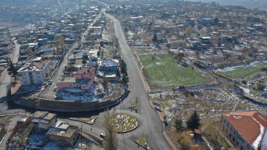 Büyükşehir’den Hacılar’da 4 Caddeyi Sıcak Asfaltla Buluşturan 10 Milyon Tl’lik Çalışma