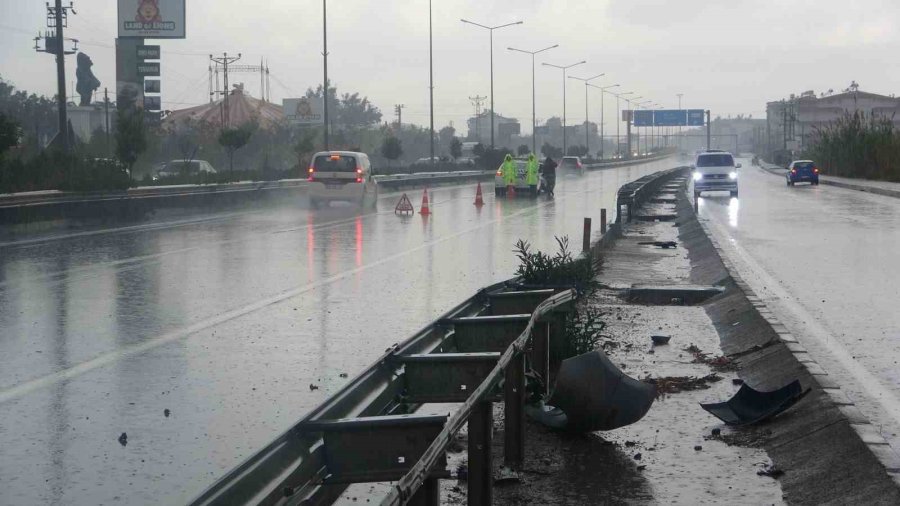 Bariyerlere Çarparak Hurdaya Dönen Araçtan Burnu Bile Kanamadan Çıktı