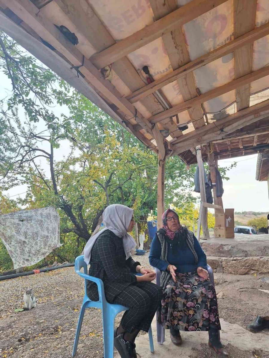 Kırşehir’in Tek Kadın İl Genel Meclisi Üyesi Aday Adayı, Vatandaşların Gönlünü Fethediyor