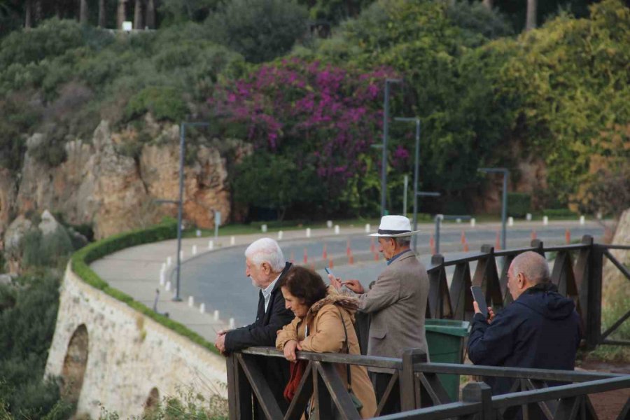 Antalya’da Aralık Ayında Deniz Keyfi