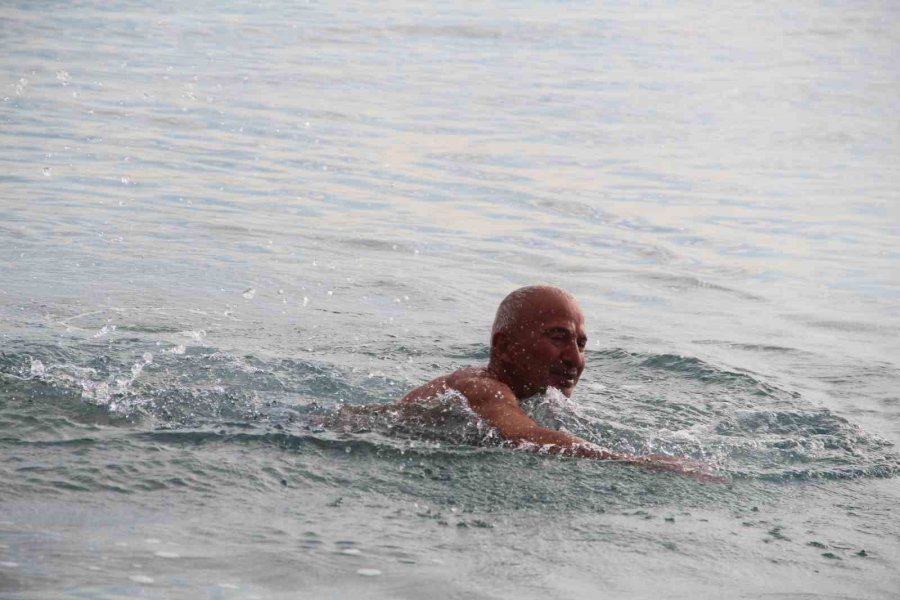 Antalya’da Aralık Ayında Deniz Keyfi