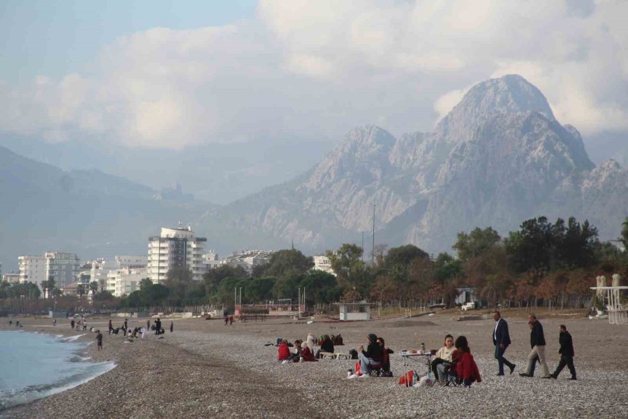 Antalya’da Aralık Ayında Deniz Keyfi