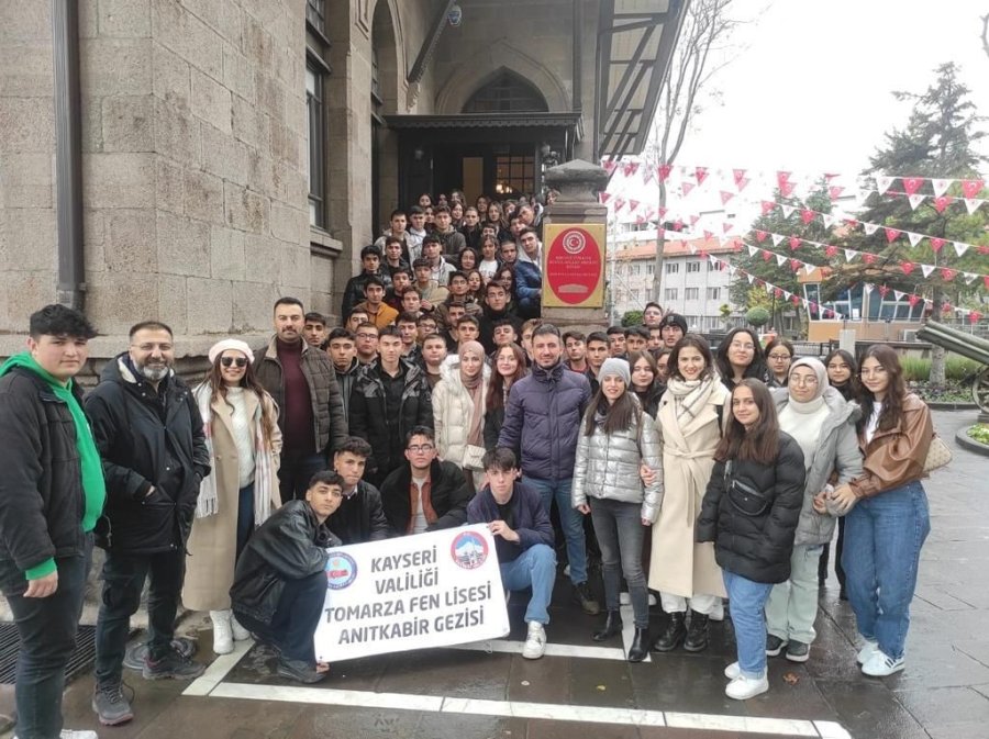 Tomarzalı Öğrenciler Anıtkabir’i Ziyaret Etti