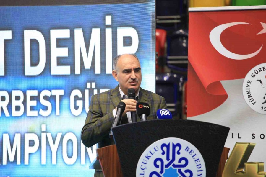 Konya’da Mahmut Demir Büyükler Serbest Güreş Türkiye Şampiyonası’nın Resmi Töreni Yapıldı