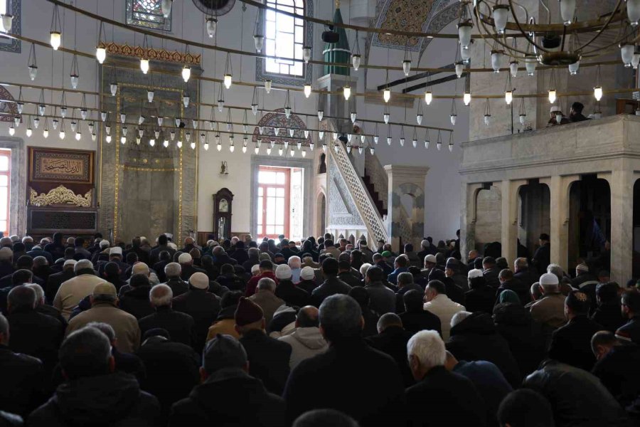 Konya’da Cuma Namazı Sonrası Filistin İçin Dua Edildi