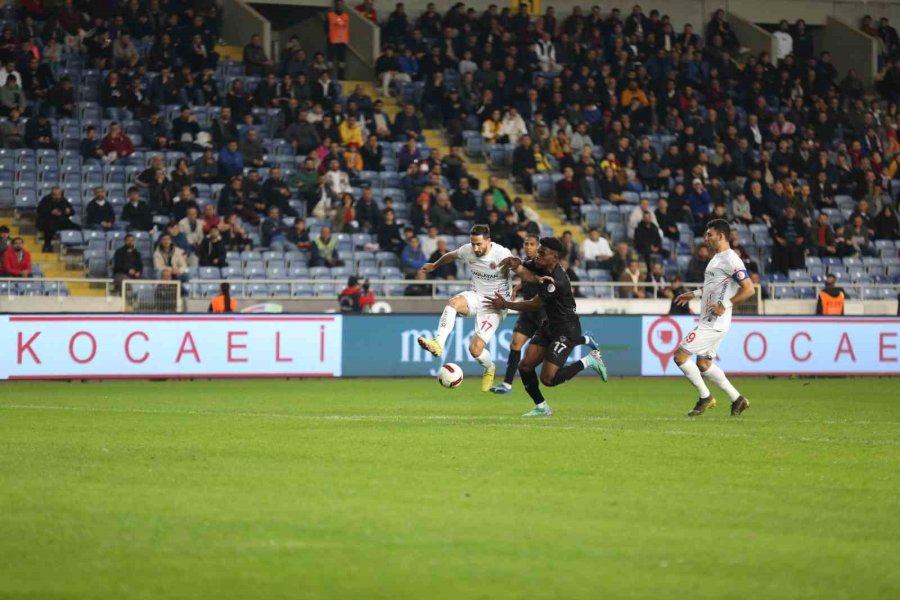 Trendyol Süper Lig: Hatayspor: 1 - Antalyaspor: 1 (ilk Yarı)