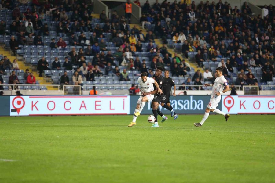 Trendyol Süper Lig: Hatayspor: 1 - Antalyaspor: 1 (ilk Yarı)