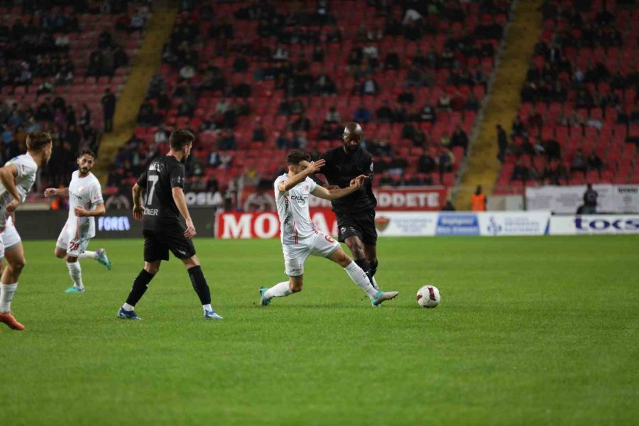 Trendyol Süper Lig: Hatayspor: 1 - Antalyaspor: 1 (ilk Yarı)