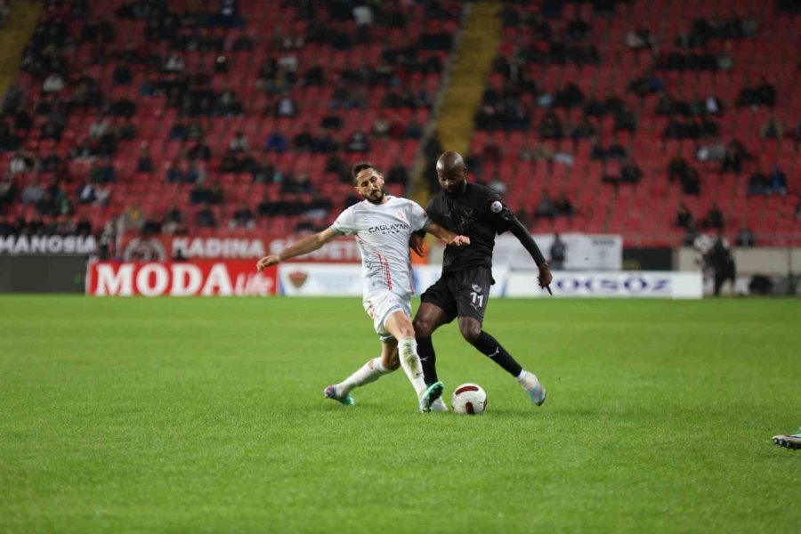 Trendyol Süper Lig: Hatayspor: 1 - Antalyaspor: 1 (ilk Yarı)