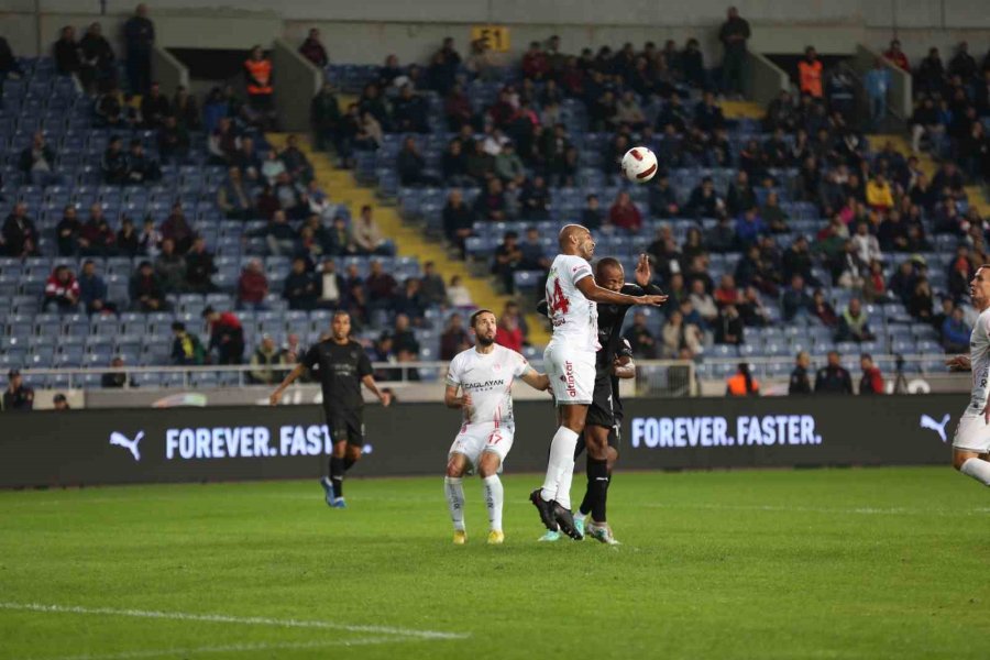 Trendyol Süper Lig: Hatayspor: 1 - Antalyaspor: 1 (ilk Yarı)