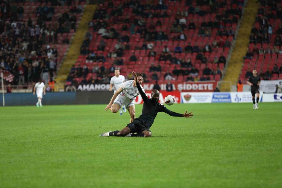 Trendyol Süper Lig: Hatayspor: 1 - Antalyaspor: 1 (ilk Yarı)