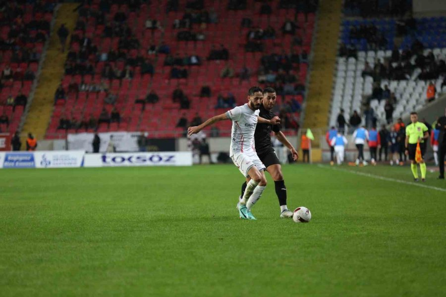 Trendyol Süper Lig: Hatayspor: 1 - Antalyaspor: 1 (ilk Yarı)