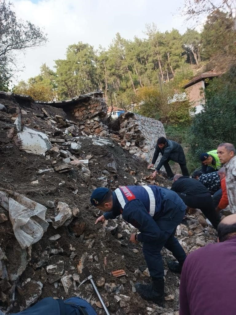 İstinat Duvarı Yıkıldı, Göçük Altında Kalan 6 Yaşındaki Mihriban Hayatını Kaybetti