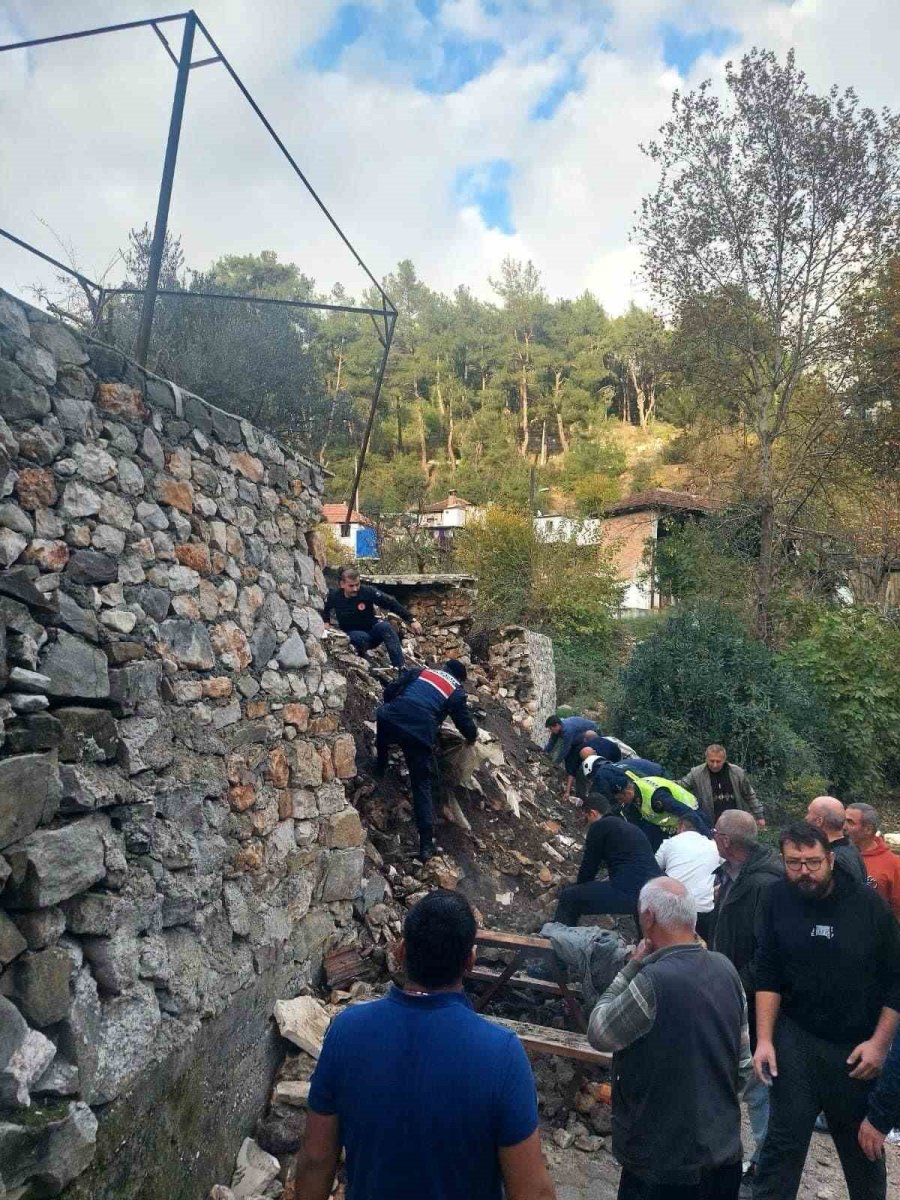 İstinat Duvarı Yıkıldı, Göçük Altında Kalan 6 Yaşındaki Mihriban Hayatını Kaybetti