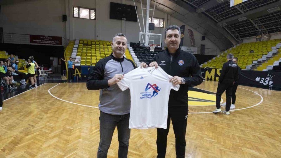 Kadın Basketbolcular, Tüm Vatandaş Ve Sporcuları Maratona Davet Etti