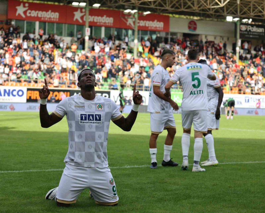 Trendyol Süper Lig: Corendon Alanyaspor: 2 - Konyaspor: 1 (ilk Yarı)