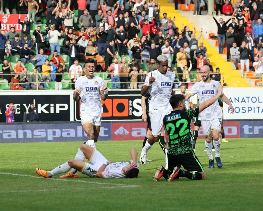 Trendyol Süper Lig: Corendon Alanyaspor: 2 - Konyaspor: 1 (ilk Yarı)