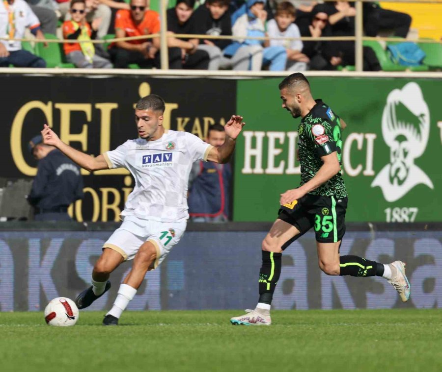 Trendyol Süper Lig: Corendon Alanyaspor: 2 - Konyaspor: 1 (ilk Yarı)