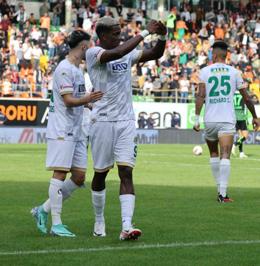 Trendyol Süper Lig: Corendon Alanyaspor: 2 - Konyaspor: 1 (ilk Yarı)