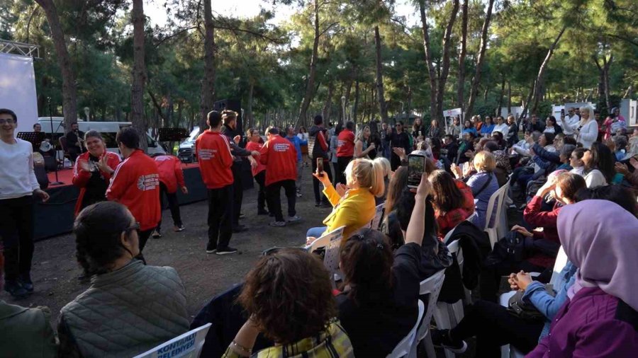 Konyaaltı’nda Engelli Vatandaşlar Konserle Eğlendi