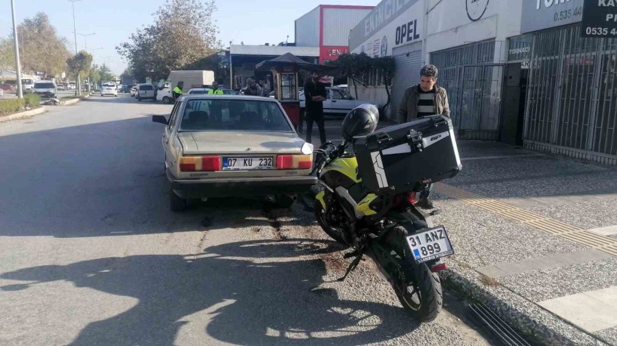 Otomobil Motosiklete Çarptı: 1 Yaralı