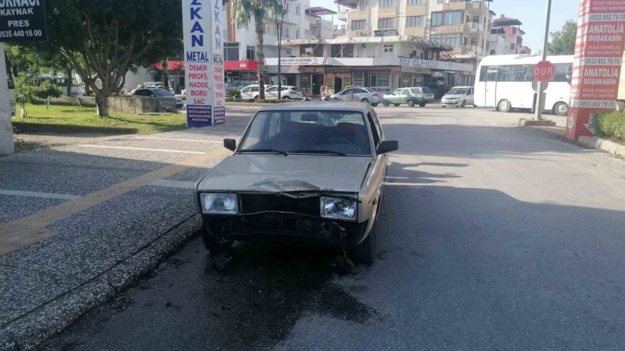 Otomobil Motosiklete Çarptı: 1 Yaralı