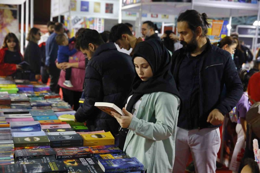 Kitap Fuarına Yoğun İlgi