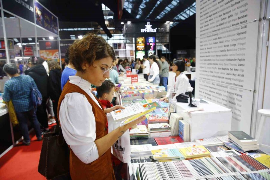 Kitap Fuarına Yoğun İlgi