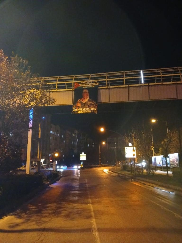 Eskişehir’de Kassam Tugayları Sözcüsü Ebu Ubeyde’nin Posteri Asıldı