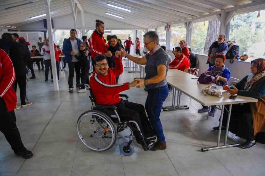 Büyükşehir Gençlik Kampı, Özel Misafirlerini Ağırladı