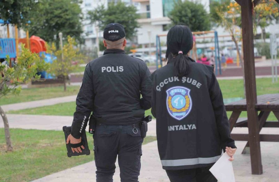 Antalya’da Polislerden Okul Çevresinde Sıkı Denetim